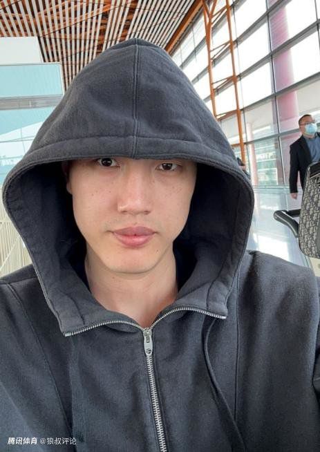 赶集的妇人