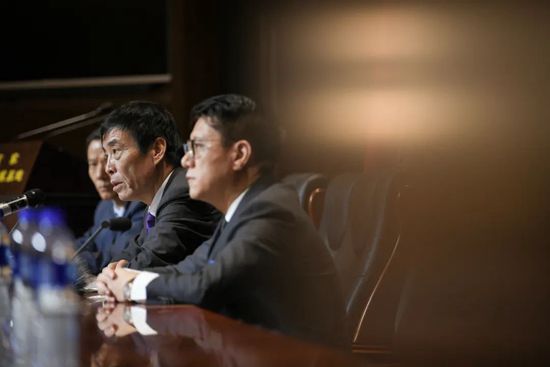 俄罗斯女神和炎热的一天